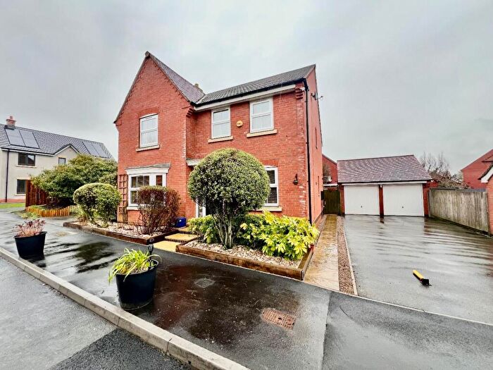 4 Bedroom Detached House For Sale In With Double Garage - Wood Avens Way, Desborough, Kettering, NN14