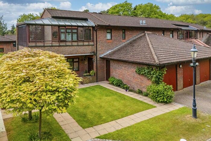 2 Bedroom Apartment For Sale In Virginia Water, Surrey, GU25