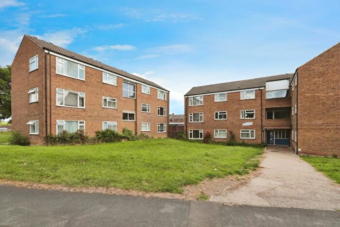 3 Bedroom Flat For Sale In Oakamoor Close, Chesterfield, S40