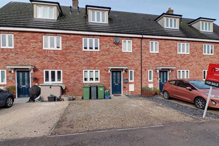 3 Bedroom Terraced House For Sale In Elm Road, Stonehouse, GL10