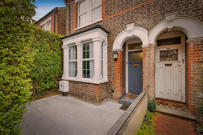 3 Bedroom End Of Terrace House For Sale In Whippendell Road, Watford, WD18