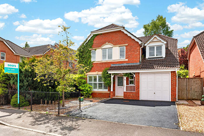 5 Bedroom Detached House For Sale In Neuman Crescent, Bracknell, RG12