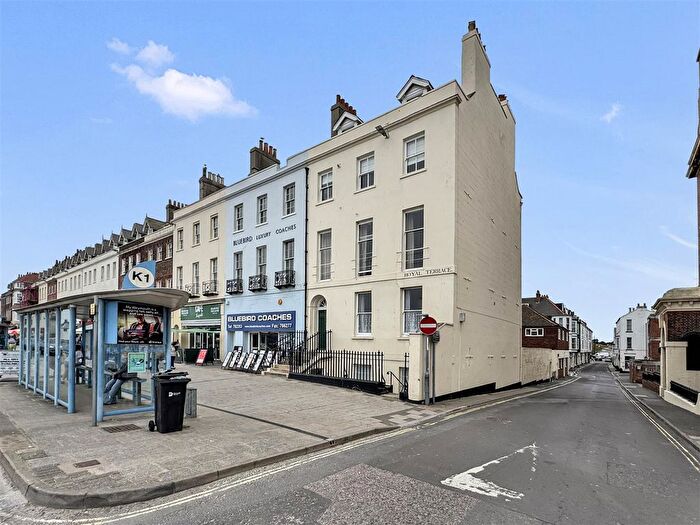 1 Bedroom Flat For Sale In The Esplanade, Weymouth, DT4