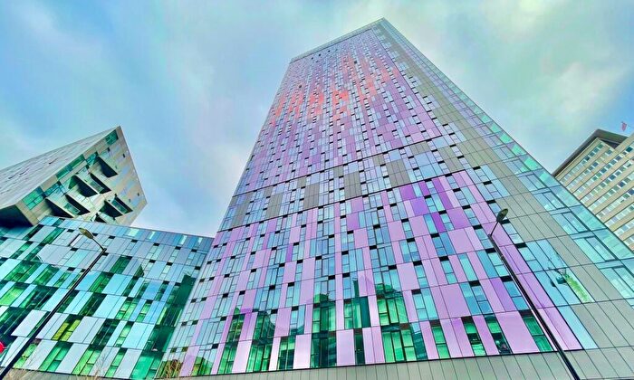 1 Bedroom Apartment To Rent In Saffron Central Square, Pinnacle Apartments, CR0