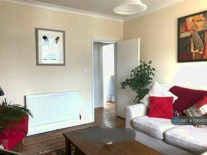 2 Bedroom Flat To Rent In Norwood Road, London, SE24
