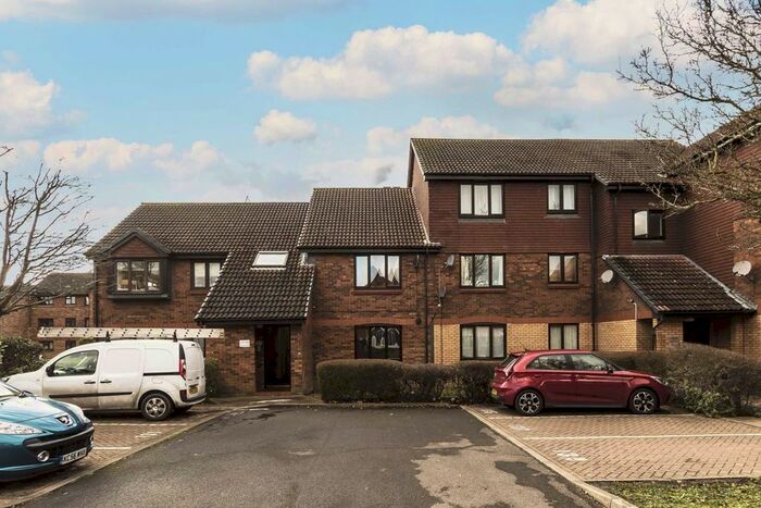 2 Bedroom Flat To Rent In Kipling Drive, Colliers Wood, London, SW19