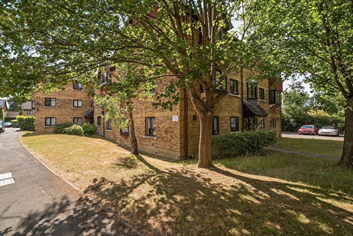 1 Bedroom Flat To Rent In Latimer Close, Woking, Surrey, GU22