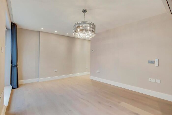 2 Bedroom Apartment To Rent In Fitzjohns Avenue, Hampstead, London, NW3