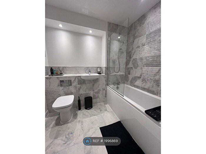 1 Bedroom Flat To Rent In Whitecliff, Swanscombe, DA10