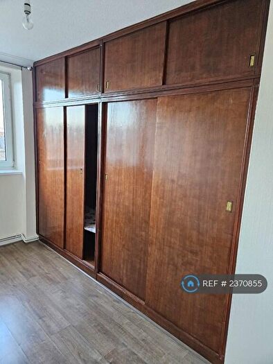 2 Bedroom Flat To Rent In St. Thomas's Square, Hackney, E9