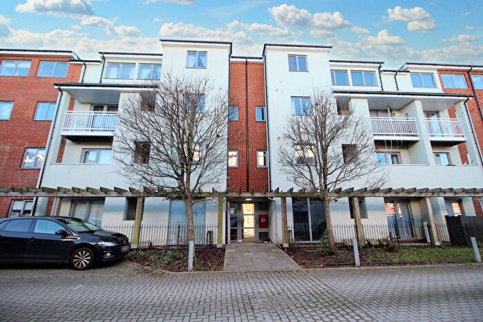 2 Bedroom Flat For Sale In Drummond Grove, Willesborough, TN24