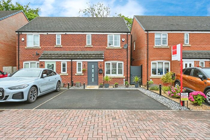 3 Bedroom Semi-Detached House For Sale In Helmsley Close, Newton-Le-Willows, Merseyside, WA12