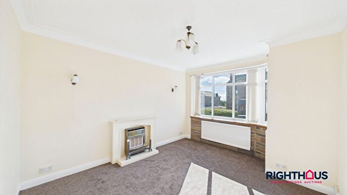 3 Bedroom Semi-Detached House To Rent In Thorncroft Road, Bradford, BD6