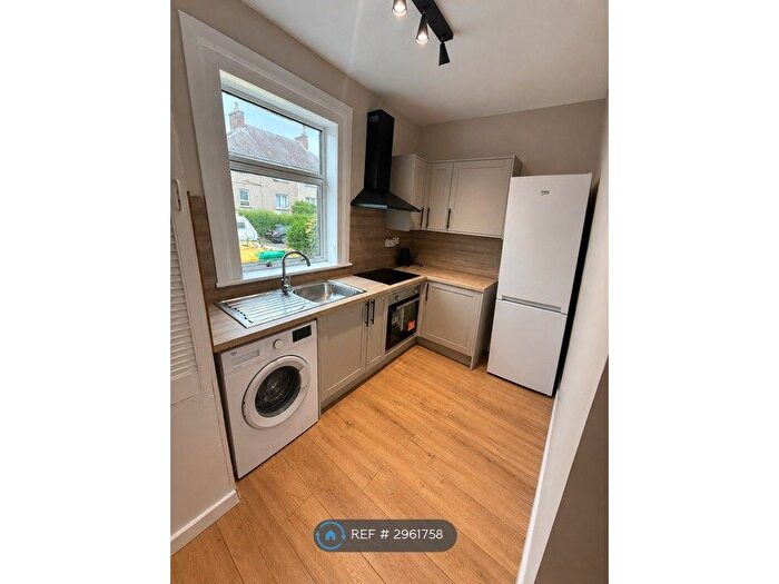 2 Bedroom Flat To Rent In Lumphinnans, Cowdenbeath, KY4