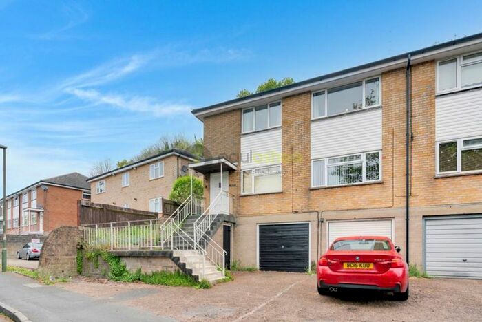 2 Bedroom Flat To Rent In Commonwealth Road, Caterham, CR3