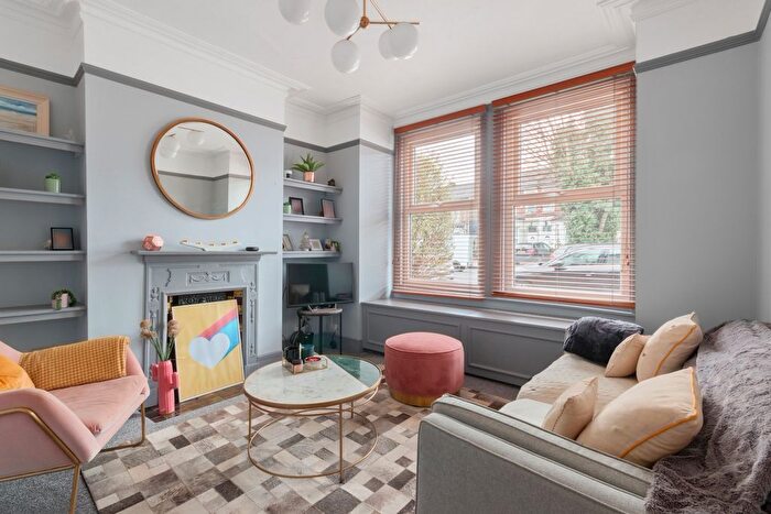 1 Bedroom Flat For Sale In Merton Road, Southfields, SW18