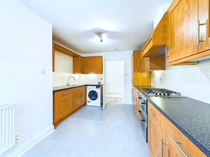 3 Bedroom Flat To Rent In Powderhall Rigg, Powderhall, Edinburgh, EH7