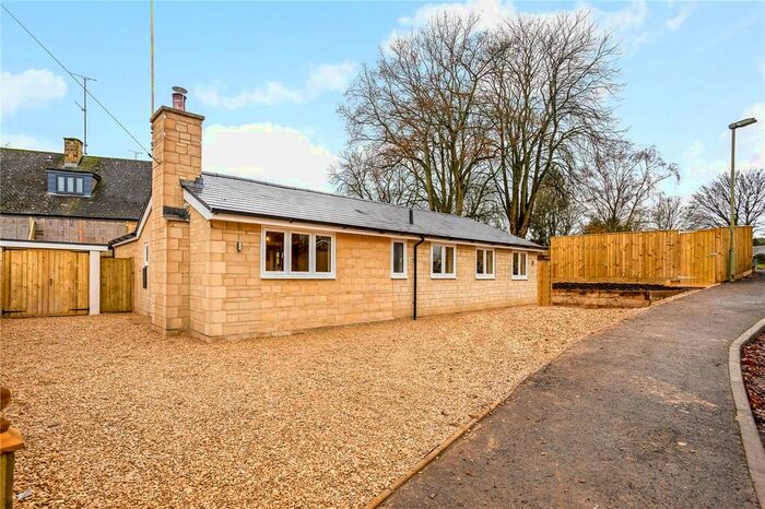 4 Bedroom Bungalow For Sale In Austins Way, Hook Norton, Banbury, Oxfordshire OX15