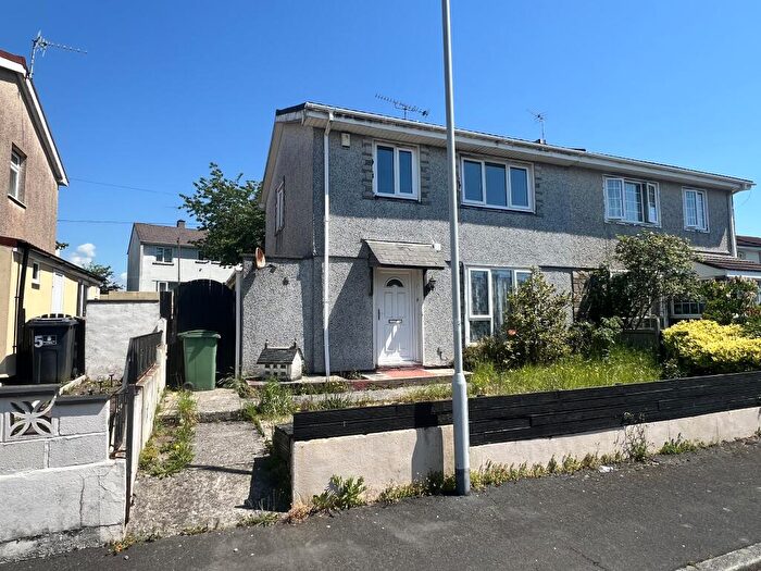 3 Bedroom Semi Detached House For Sale In Stowe Gardens, Plymouth, Devon, PL5