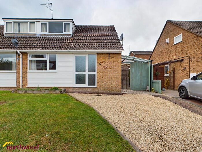 2 Bedroom Semi-Detached House To Rent In Coppice Close, Banbury, OX16