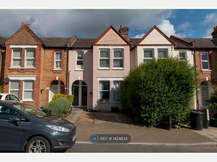 2 Bedroom Flat To Rent In Birkbeck Road, Beckenham, BR3