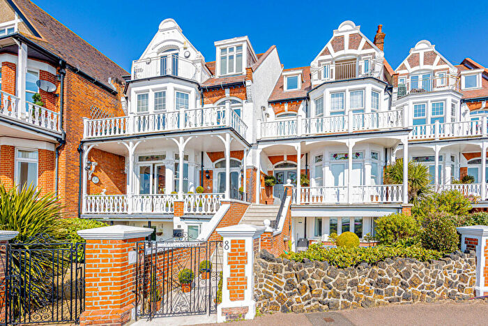 2 Bedroom Apartment For Sale In The Leas, Westcliff-on-sea, SS0