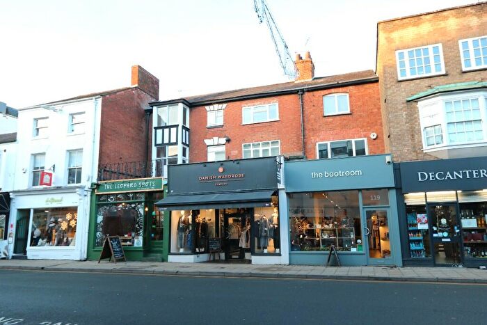 2 Bedroom Duplex To Rent In Satchwell Walk, Royal Priors Shopping Centre, Leamington Spa, Warwickshire, CV32