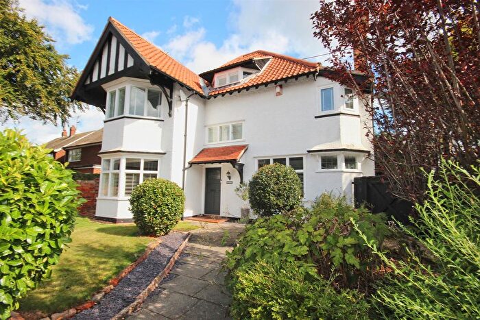 5 Bedroom Detached House For Sale In Burton Road, Hornsea, HU18