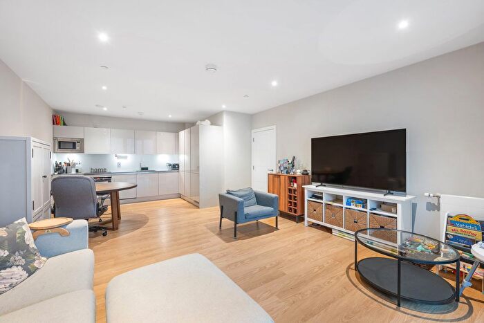 3 Bedroom Flat For Sale In Summerstown, Earlsfield, SW17