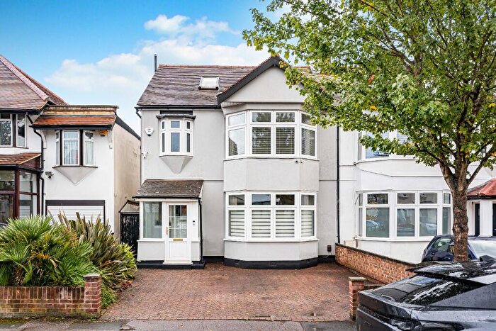 4 Bedroom Semi Detached House For Sale In Greenheys Drive, London, E18