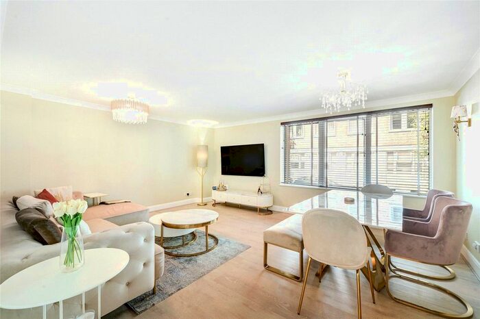 3 Bedroom Flat To Rent In Regency Court, - Regency Street, Westminster, London, SW1P