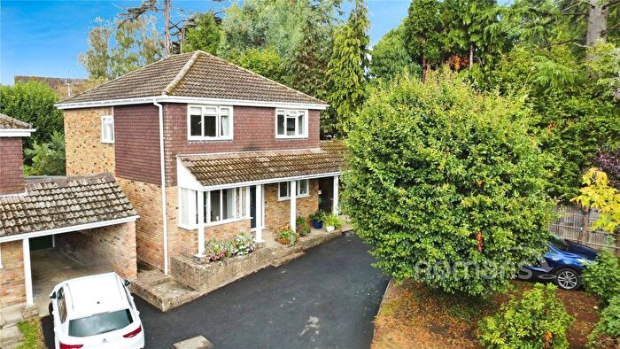 4 Bedroom Detached House For Sale In Perryhill Drive, Sandhurst, Berkshire, GU47