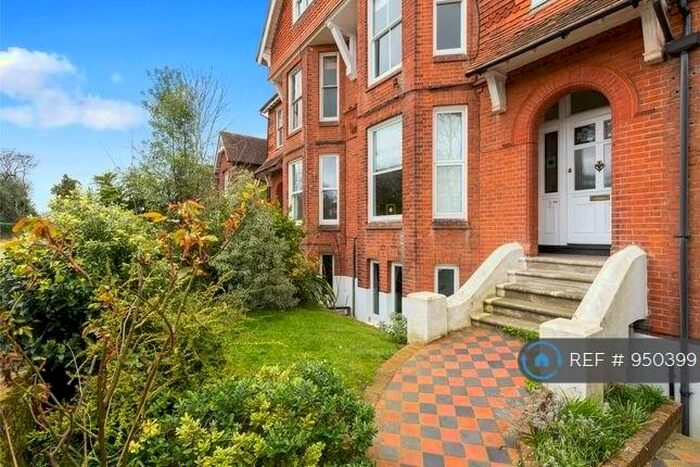 2 Bedroom Flat To Rent In Smoke Lane, Reigate, RH2