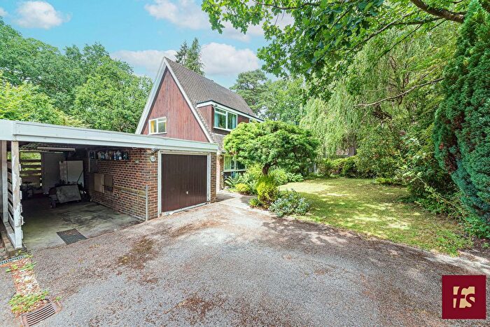 4 Bedroom Detached House For Sale In Linkway, Crowthorne, Berkshire, RG45