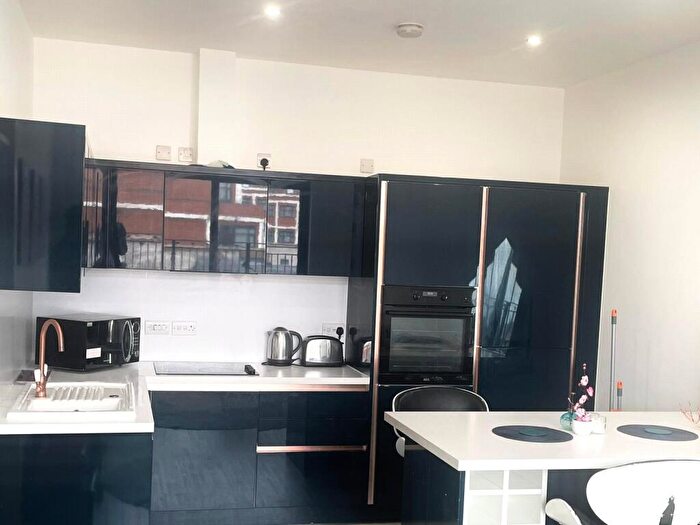 1 Bedroom Flat For Sale In Guildford Street, Chertsey, Surrey, KT16