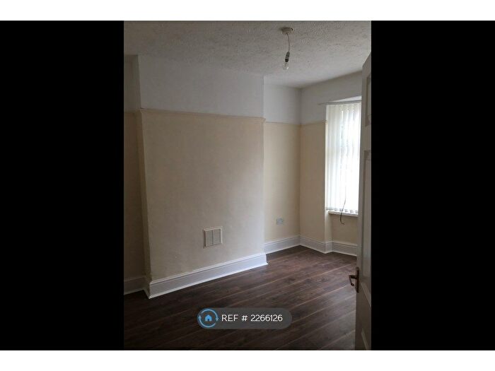 2 Bedroom End Of Terrace House To Rent In Hall St, Wrexham, LL14
