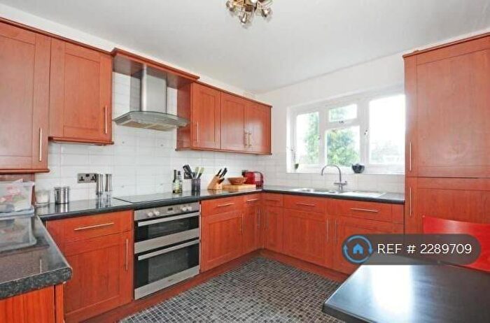 2 Bedroom Flat To Rent In Durham Rd, Bromley, BR2