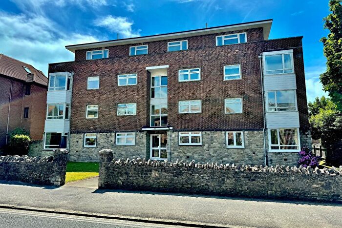 2 Bedroom Flat For Sale In Victoria Avenue, Swanage, BH19