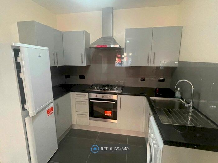 3 Bedroom Flat To Rent In Merton High Street, London, SW19