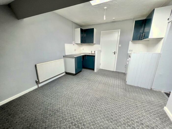 1 Bedroom Flat To Rent In Shay Lane, Halifax, HX2