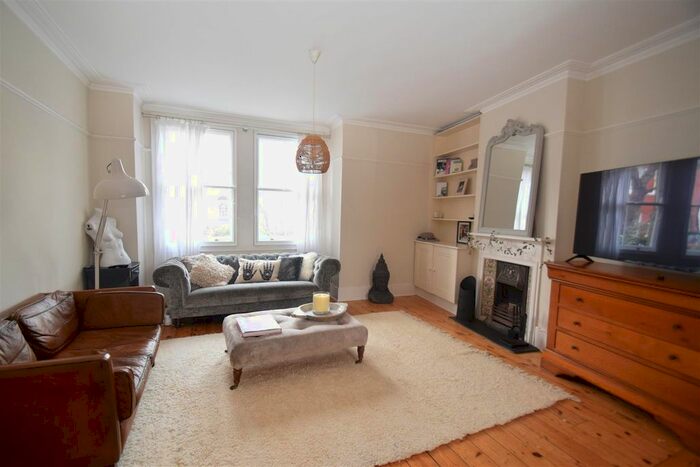 5 Bedroom Semi-Detached House To Rent In Broadway Avenue, St Margarets, Twickenham, TW1