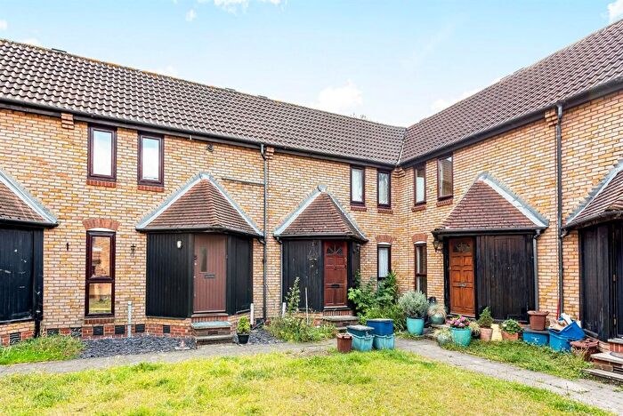 1 Bedroom Terraced House To Rent In Tillett Square, Rotherhithe, SE16