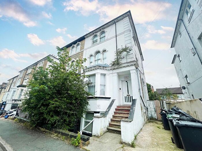 1 Bedroom Apartment To Rent In Cobham Street, Gravesend, Kent, DA11