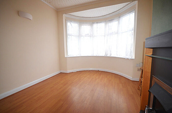 3 Bedroom Terraced House To Rent In Ilford, IG5