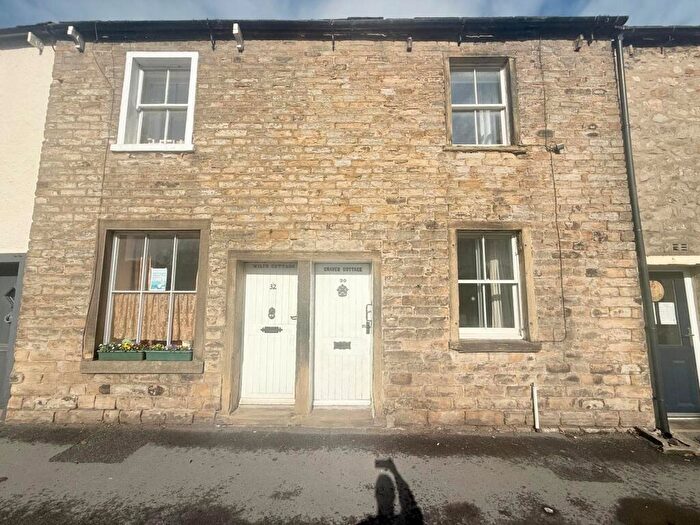 2 Bedroom Terraced House To Rent In High Street, Gargrave, BD23