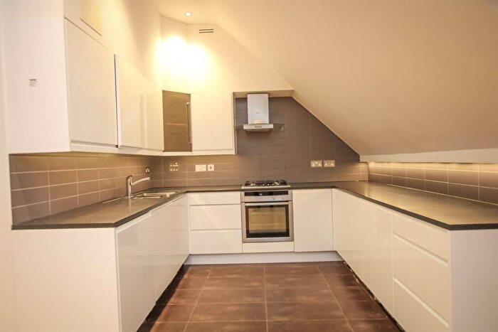 3 Bedroom Apartment For Sale In Graham Road, Hendon, NW4