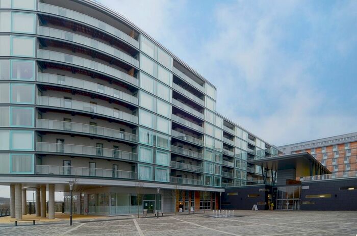 2 Bedroom Flat To Rent In Station Approach, Hayes, UB3