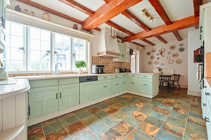 5 Bedroom Detached House For Sale In Abbots Road, Watford, Abbots Langley, WD5