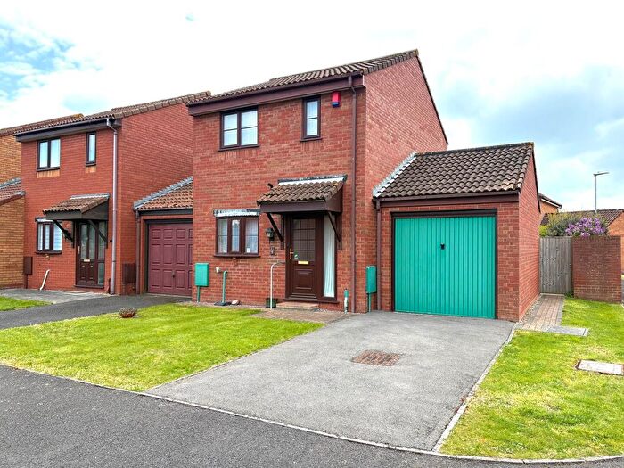 2 Bedroom Link Detached House For Sale In Cadbury Close, Burnham-On-Sea, TA8