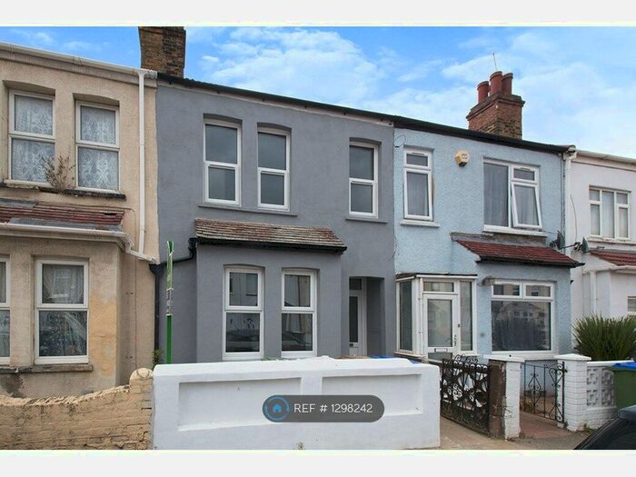 3 Bedroom Terraced House To Rent In Overton Road, London, SE2